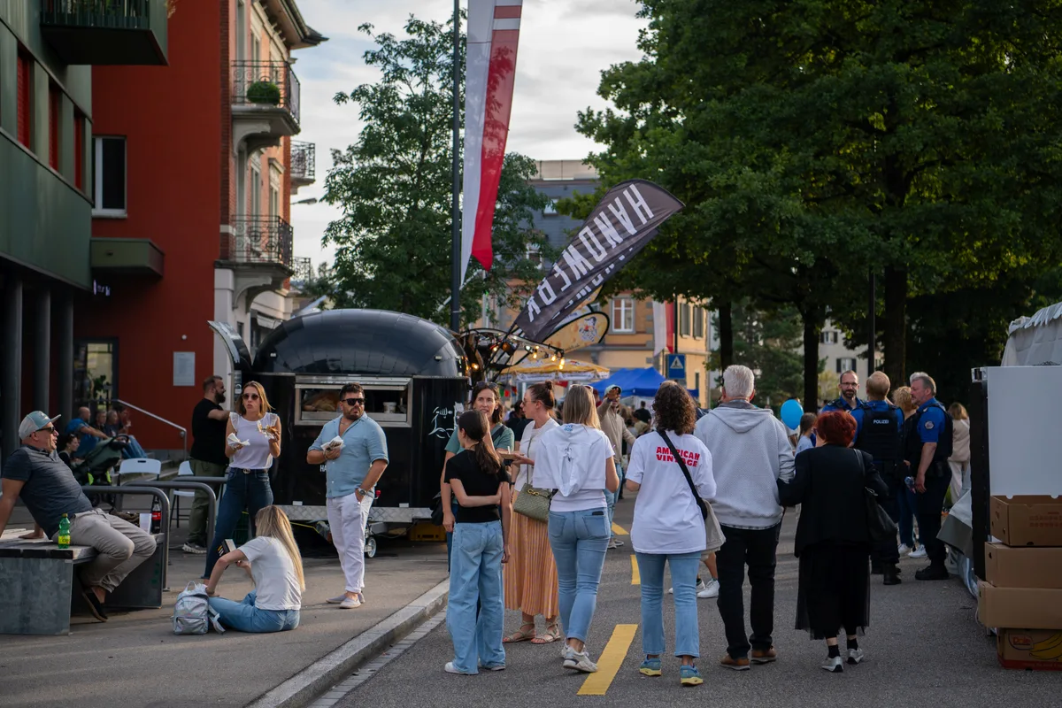 Auch das Wetter meinte es gut mit dem Fest. Die letzten Sonnenstrahlen des Spätsommers fielen auf Uster. Stadtfest Uster
6.9.25